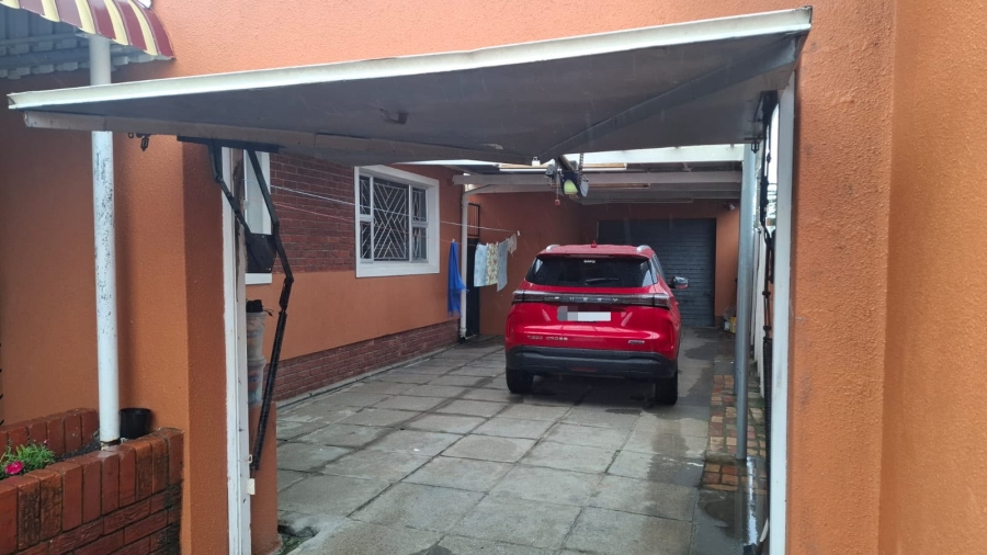 3 Bedroom Property for Sale in Pinati Western Cape